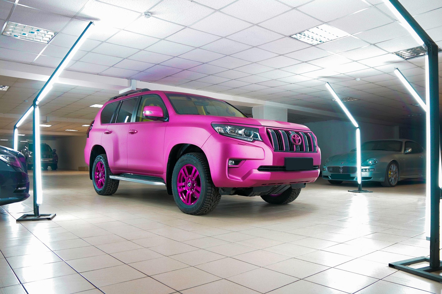 Оклейка пленкой Toyota Land Cruiser